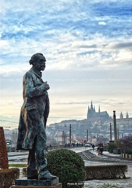 Statue of Dvořák