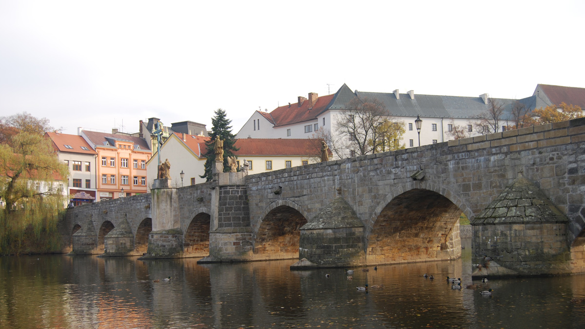 Pisek Stone Bridge - credit Richenza Wikimedia Commons